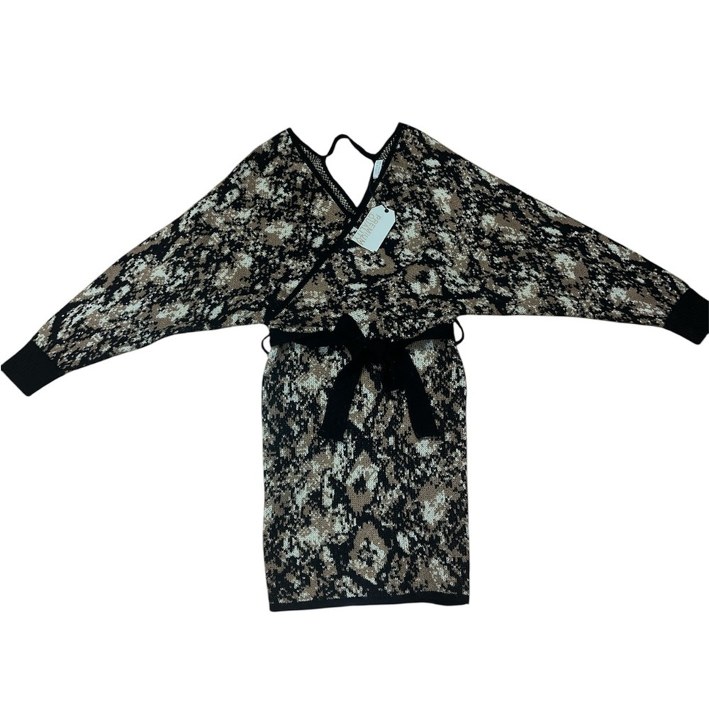 Active USA Black and Brown Patterned Robe